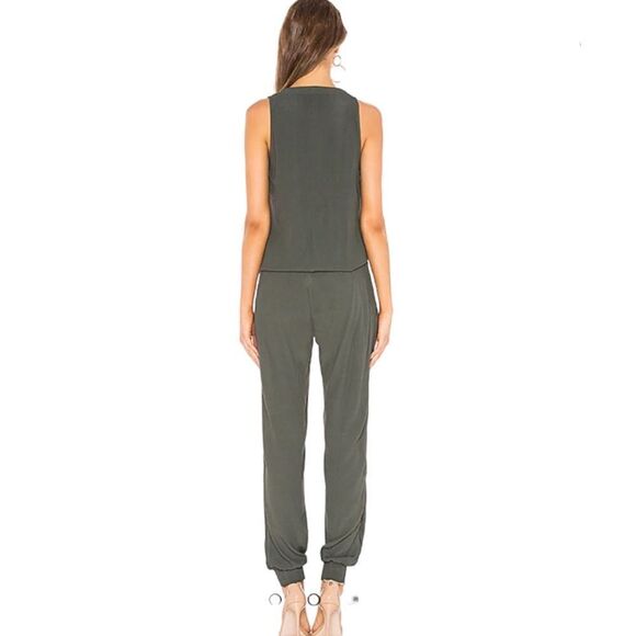 Monrow olive green Crepe Jumpsuit in Camo size xsmall - Picture 2 of 10